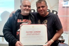 Strakonice-diplom-od-Slavie-16.10.2021-Sedlacek-a-Kralicek-na-valne-hromade